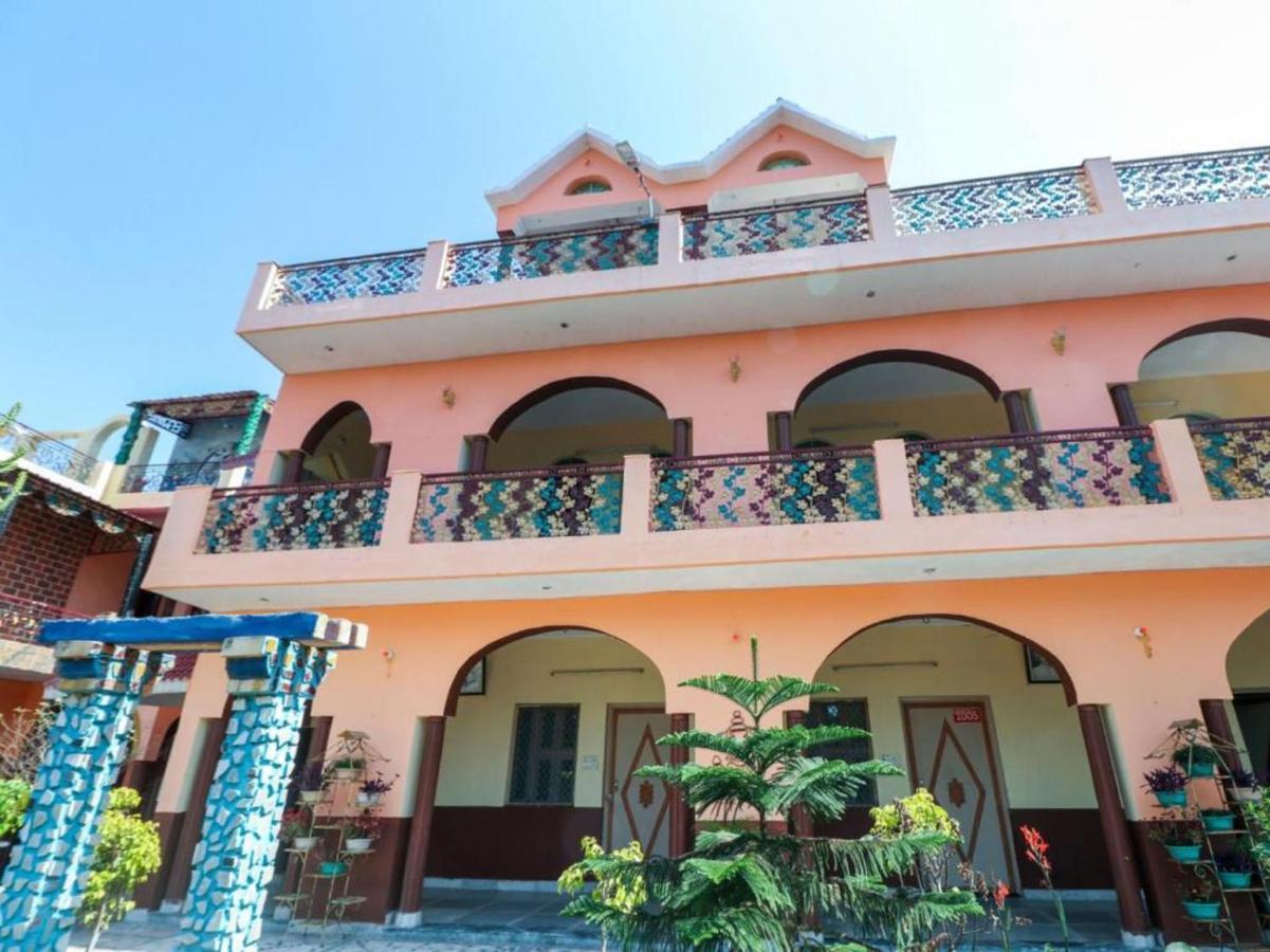 Hotel Flora Suites Mumbai Dış mekan fotoğraf